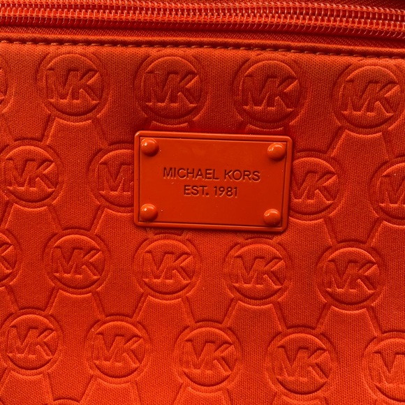 Michael Kors crossbody, lightly used. - Picture 1 of 3